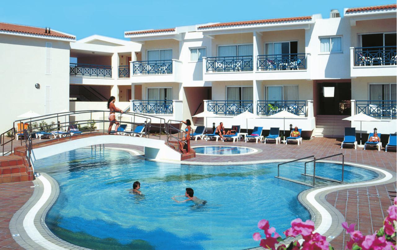 Vista previa del archivo PDF cynthiana-beach-hotel.pdf