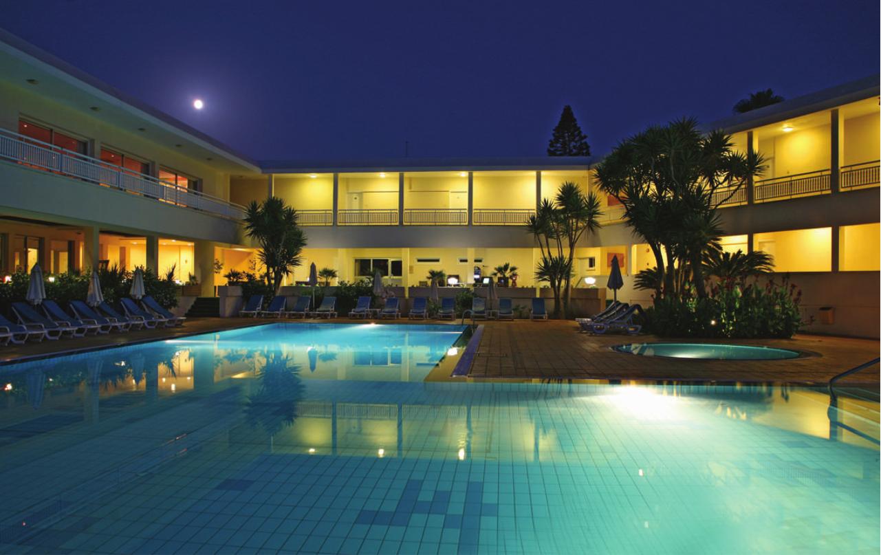 Vista previa del archivo PDF cynthiana-beach-hotel.pdf