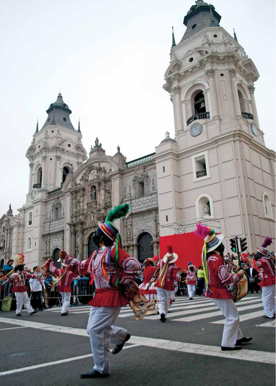 Vista previa del archivo PDF libro-de-oro-marca-peru-2012.pdf